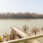 Eurovea 2 Waterfront Апартаменты *